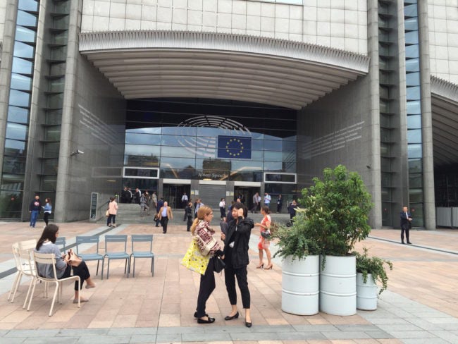 Avec ses stages Robert Schuman, le Parlement européen offre aux étudiants sélectionnés la possibilité de découvrir l’institution pendant plusieurs mois. (photo CS / Rue 89 Strasbourg / cc)
