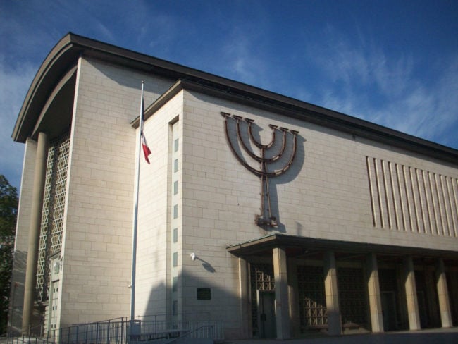 La Grande synagogue de la Paix, sur l'avenue du même nom, autour de laquelle s'organise une partie de la vie de la communauté juive orthodoxe de Strasbourg (Photo DL / Rue 89 Strasbourg / cc)