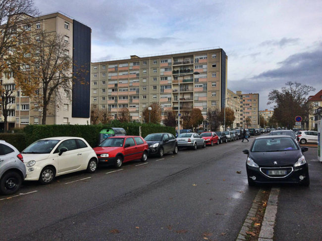 Les rues de l'esplanade sont devenues payantes et ajoutent aux frais des résidents qui payent leurs taxes habituelles et des charges pour l'ASERE. (Photo JFG / Rue 89 Strasbourg /cc)