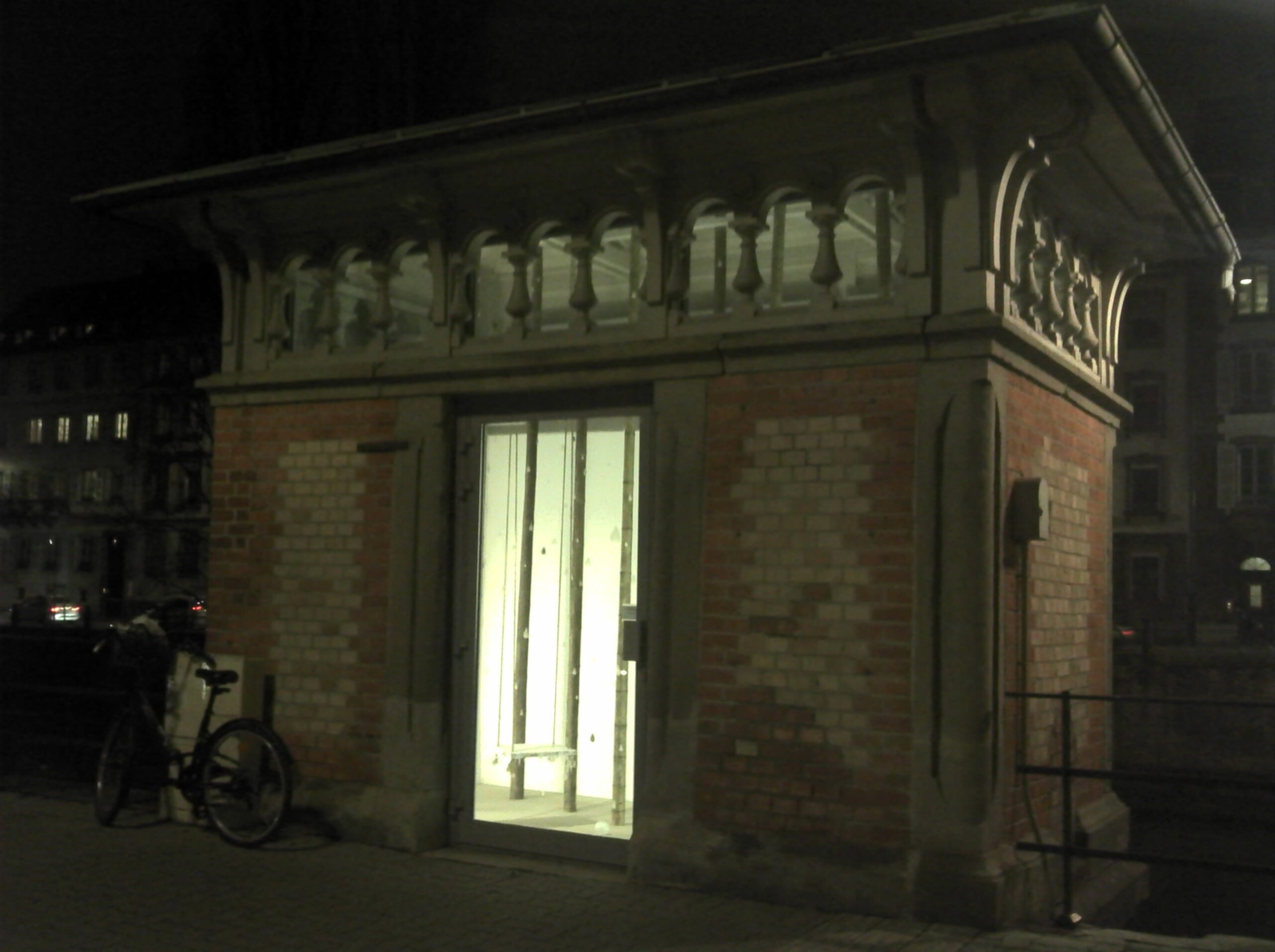 Anne Wicky, La forêt du pont, installation, décembre 2011