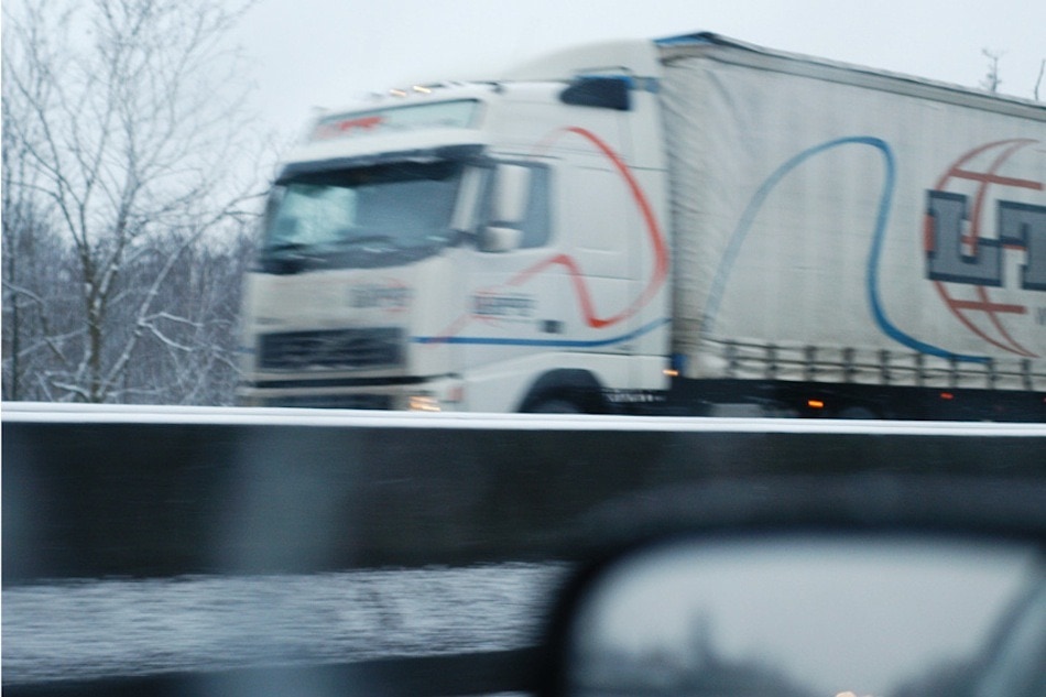 Tribune : les écolos dénoncent le 4ème report de la taxe poids lourds