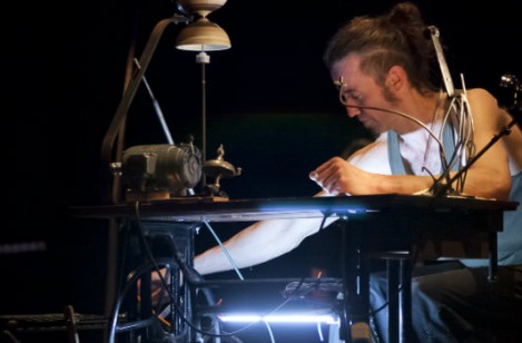 Théâtre : ArbeiT ou comment remplacer les artistes par des machines