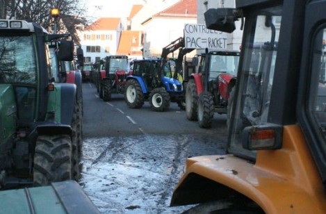 C’est quoi tous ces tracteurs et c’est quoi cette odeur ?