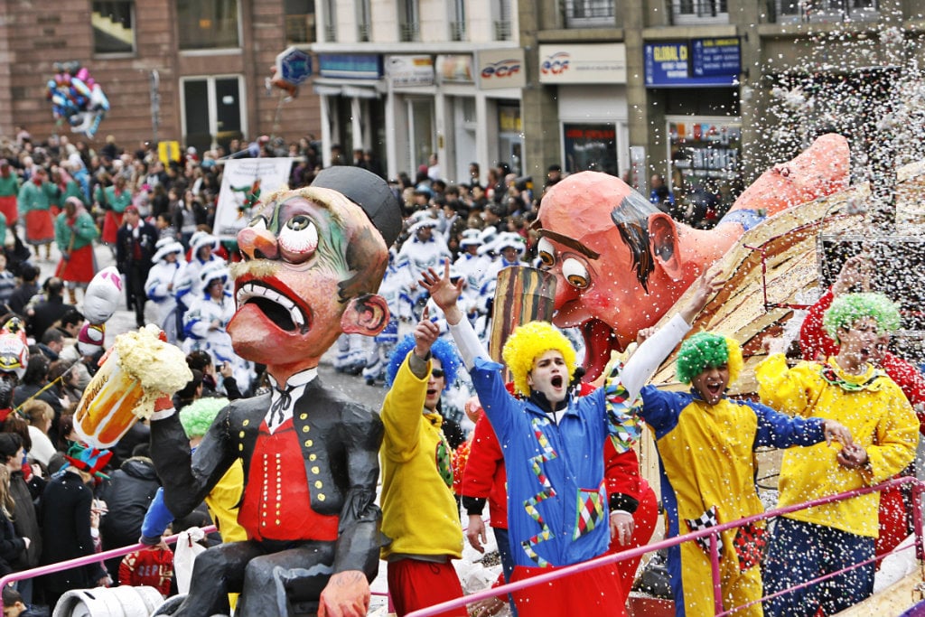Le carnaval et son immuable cortège (Photo Rue89 Strasbourg)