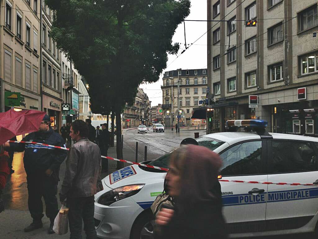 La c irculation des trams a été interrompue place de l'Homme de fer (Photo @Yorrow / Twitter)