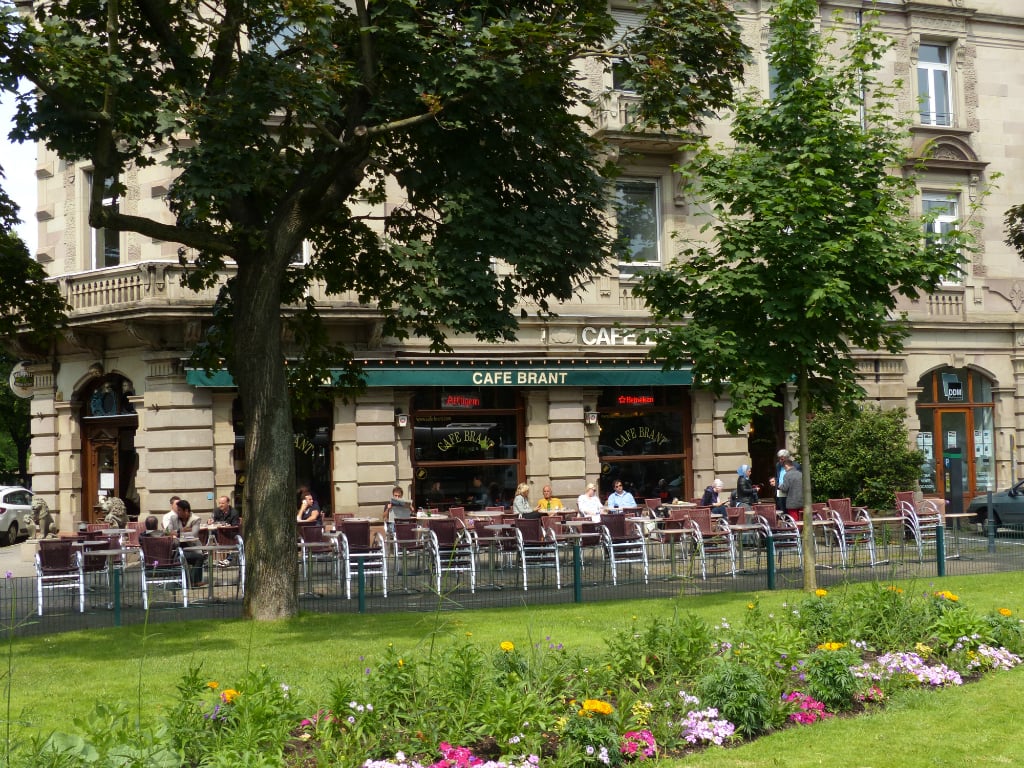 Strasbourg va étendre les terrasses des bars et restaurants pour permettre leur réouverture