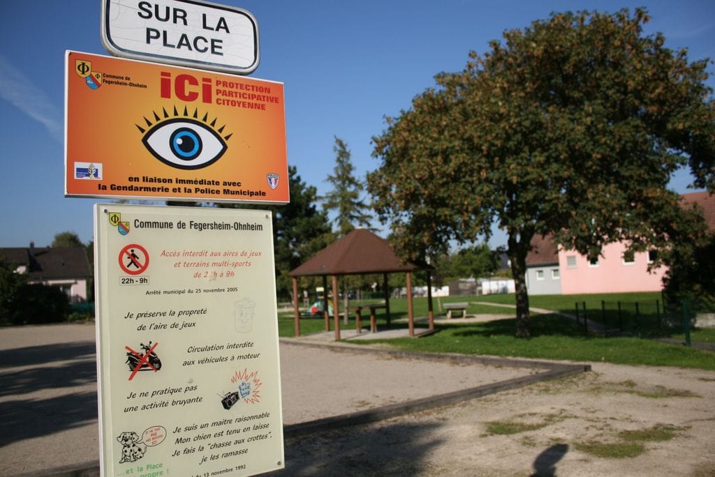 Attention squatteurs du square, vous êtes surveillés ! (Photo PF / Rue89 Strasbourg / cc)
