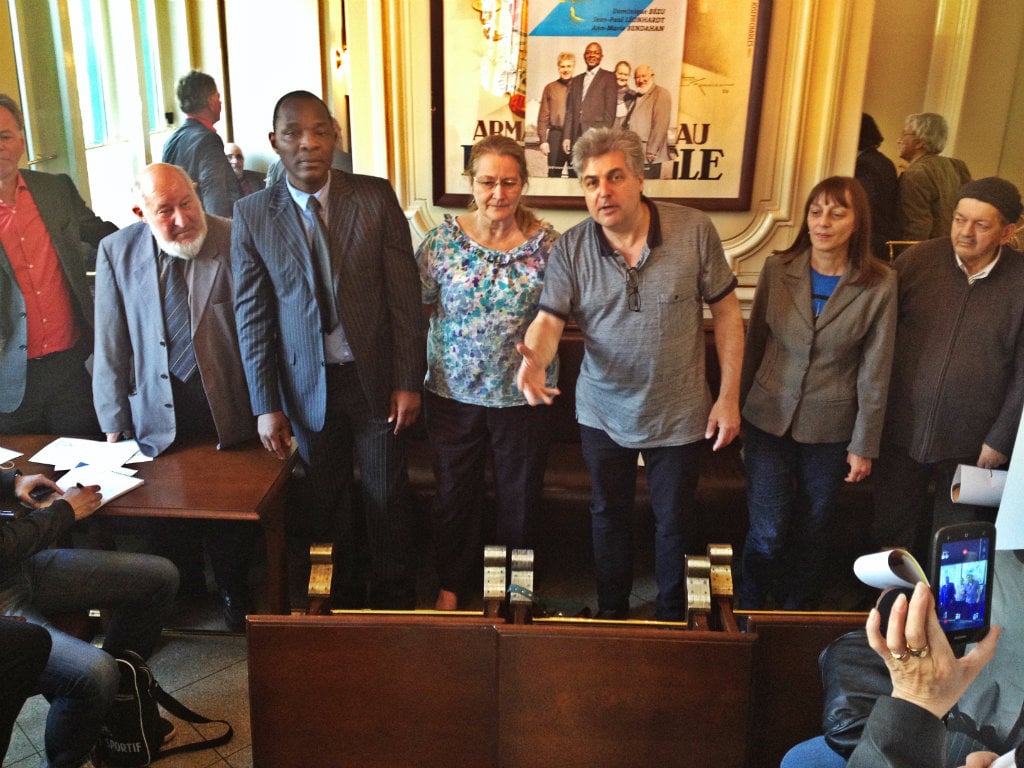 Armand Tenesso et ses colistiers veulent "renverser la table" politique locale - au café Broglie vendredi 14 mars (Photo MM / Rue89 Strasbourg)