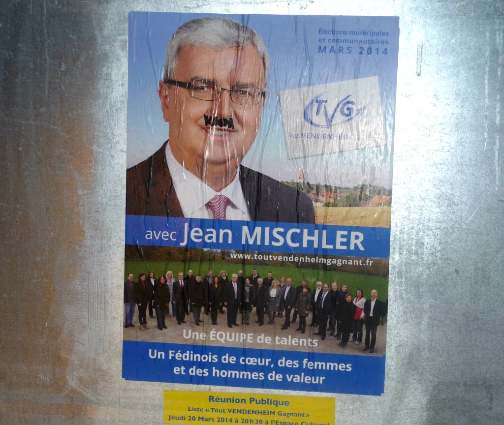 L'affiche taggée dans les rues de Vendenheim (Photo Jean Mischler)
