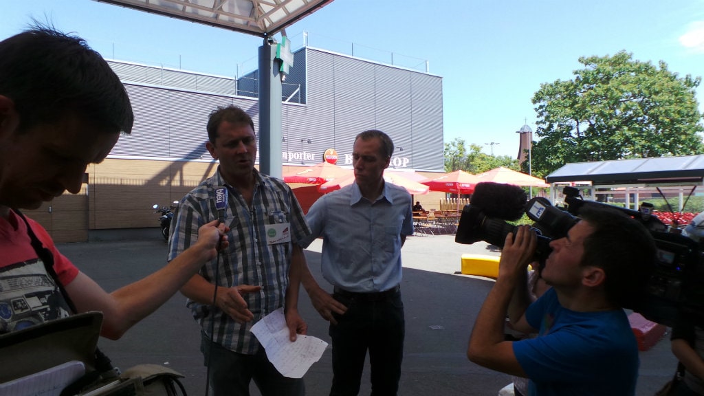Denis Digel (à g.), président des producteurs de fruits et légumes d'Alsace, et Franck Sander, secrétaire de la FDSEA du Bas-Rhin, alertent sur les difficultés que rencontre la profession. (Photo JFG / Rue89 Strasbourg / cc)