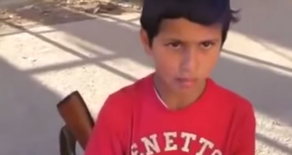 Vidéo prise à Raqqa d'un enfant qui dit être venu de Strasbourg.
