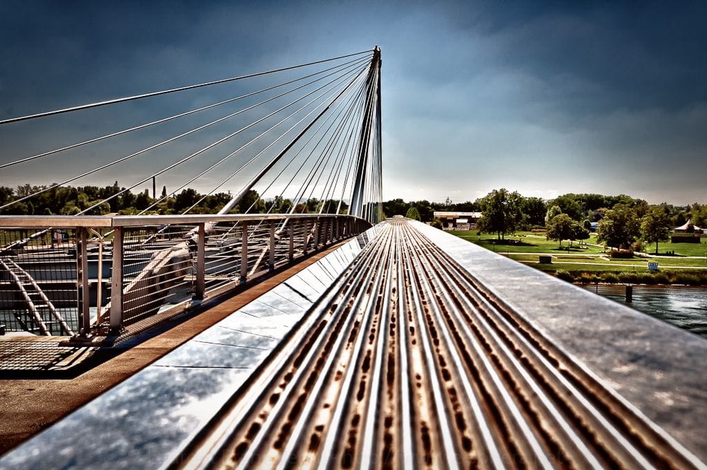 La passerelle Mimram, qui relie France et Allemagne (Photo Laurent Brancaléoni)