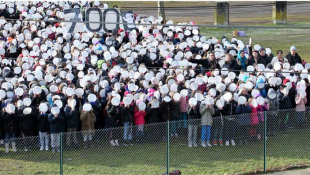 Mobilisation des écoles Reuss place de la cathédrale le 13 avril