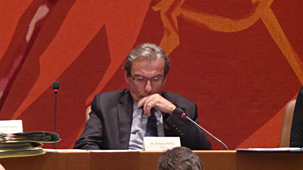 Roland Ries, maire (PS) de Strasbourg, lors du conseil municipal de décembre 2014 (Photo PF / Rue89 Strasbourg / cc)