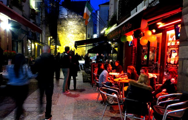 Un soir, dans le quartier du Bouffay à Nantes (Photo : Frédéric Benon)