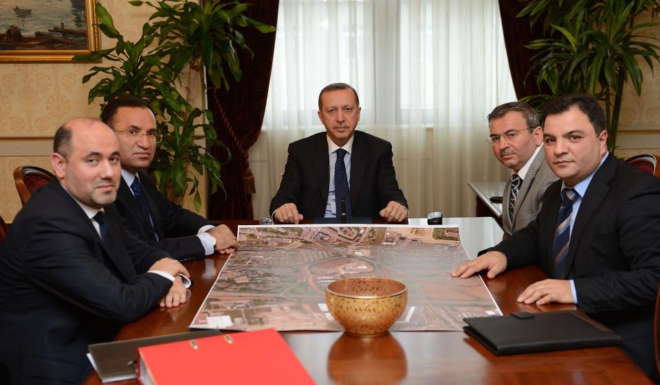 En février 2013, l'équipe de Ditib Strasbourg rencontrait le président turc Recep Tayyip Erdogan à Ankara pour faire avancer le projet de Faculté islamique, notamment son financement et la reconnaissance de son diplôme en Turquie. Photo Facebook