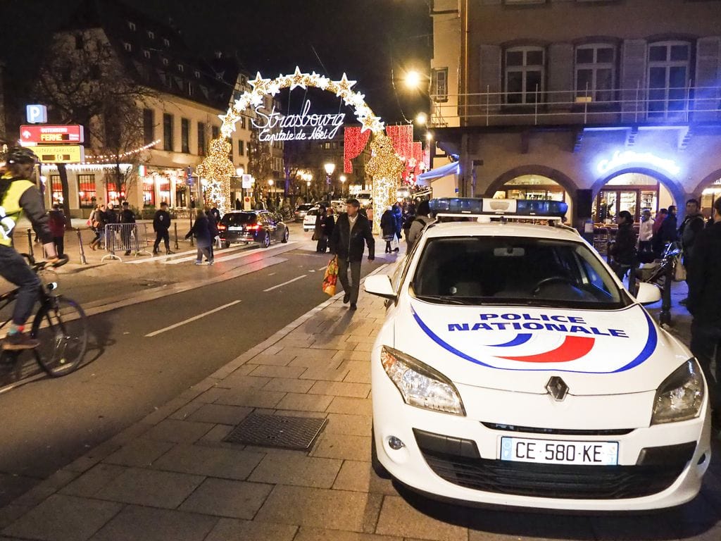 Des contrôles sont effectués par les policiers aux points de passage vers la grande île (doc remis)