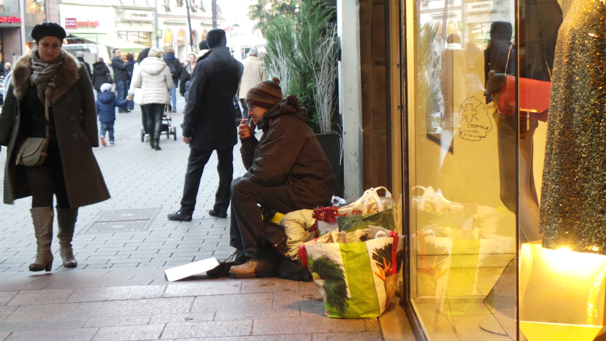 scène sous les grandes arcades dans le centre-ville (Photo CG/ Rue89 Strasbourg/ cc)