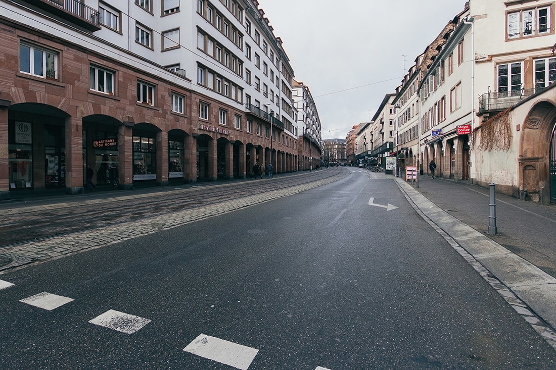 La rue de la Division Leclerc vide de voitures pendant le Marché de Noël (Photo Mathieu Piranda / Behance)