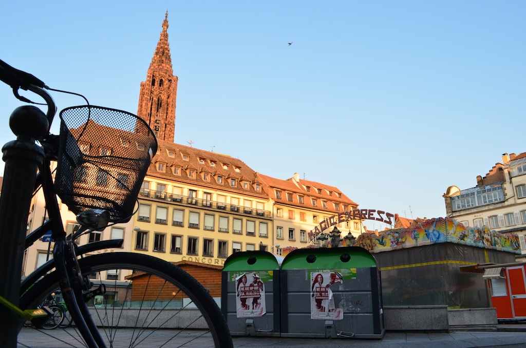 Raconter l'histoire des quartiers sur les conteneurs à verre est une piste envisagée par l'appel à projets. Par exemple : Gutenberg sur la place éponyme (Photo : BW / Rue89 Strasbourg)