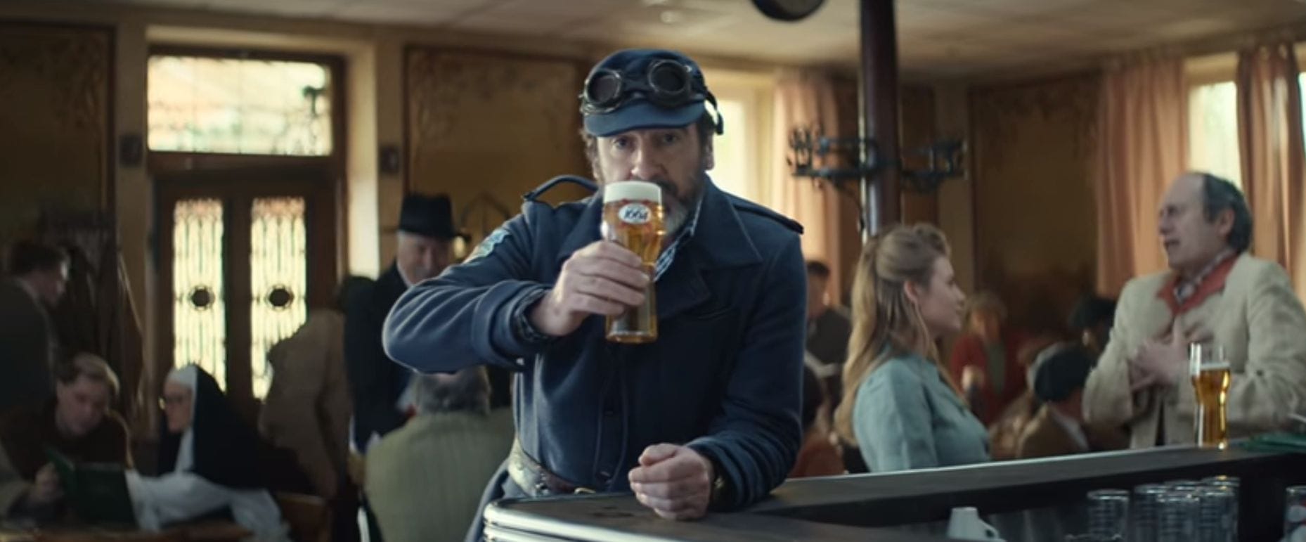 Éric Cantona refait le coup de l’Alsace traditionnelle pour Kronenbourg