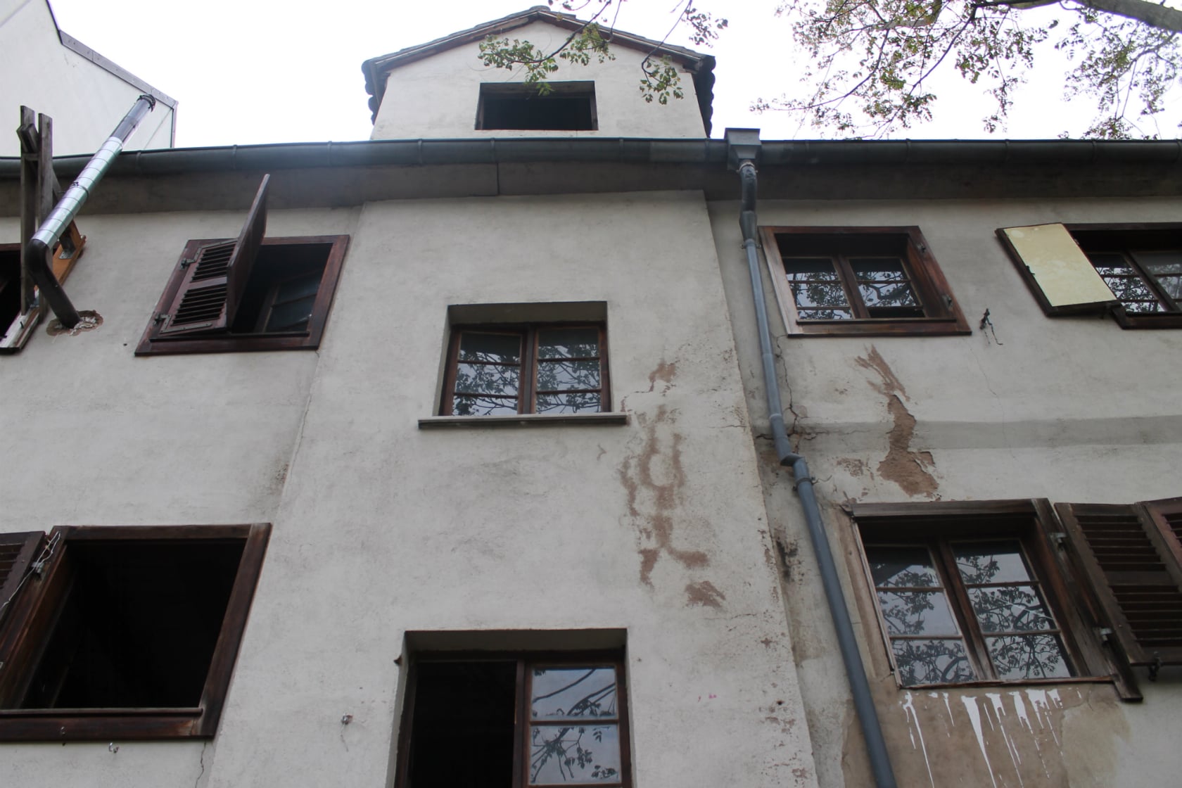 Lieu hors-normes, la Maison Mimir veut se mettre aux normes