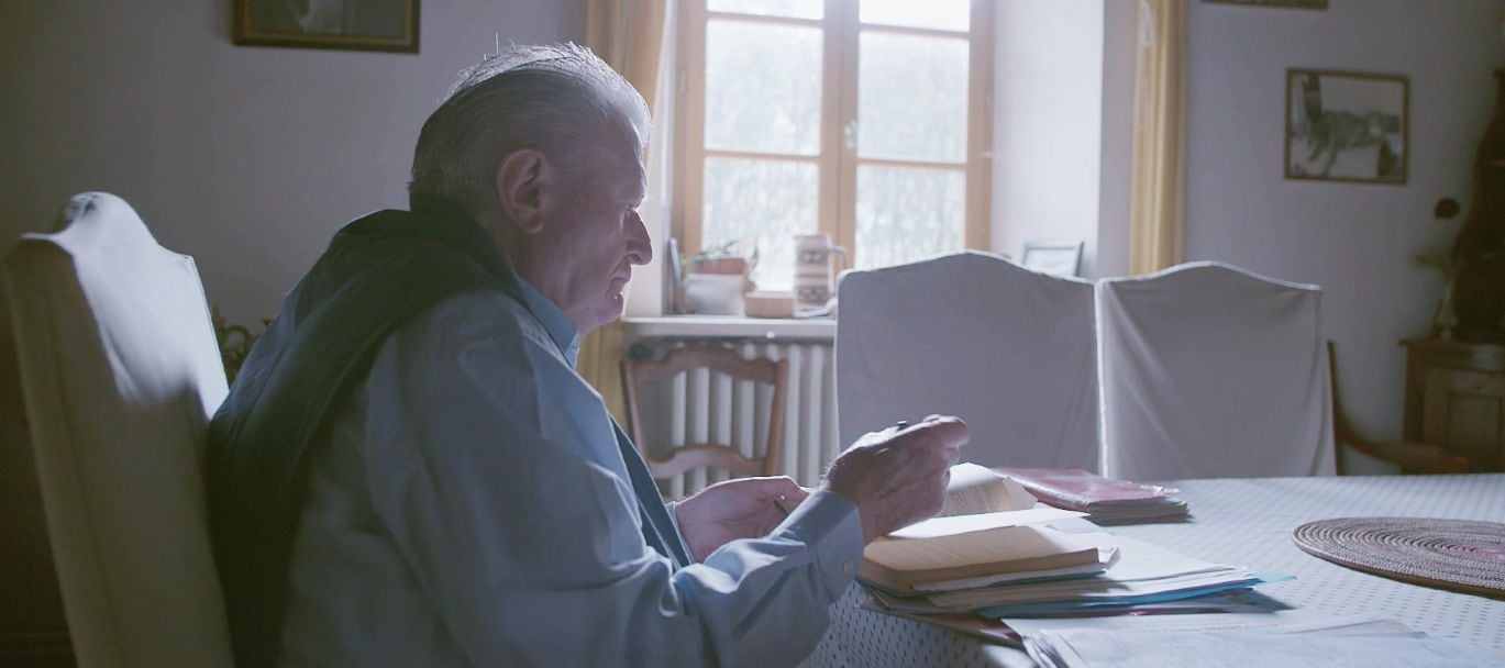 Papy Guy a enseigné le français un peu partout dans le monde... (Photo Nicolas Schelté)