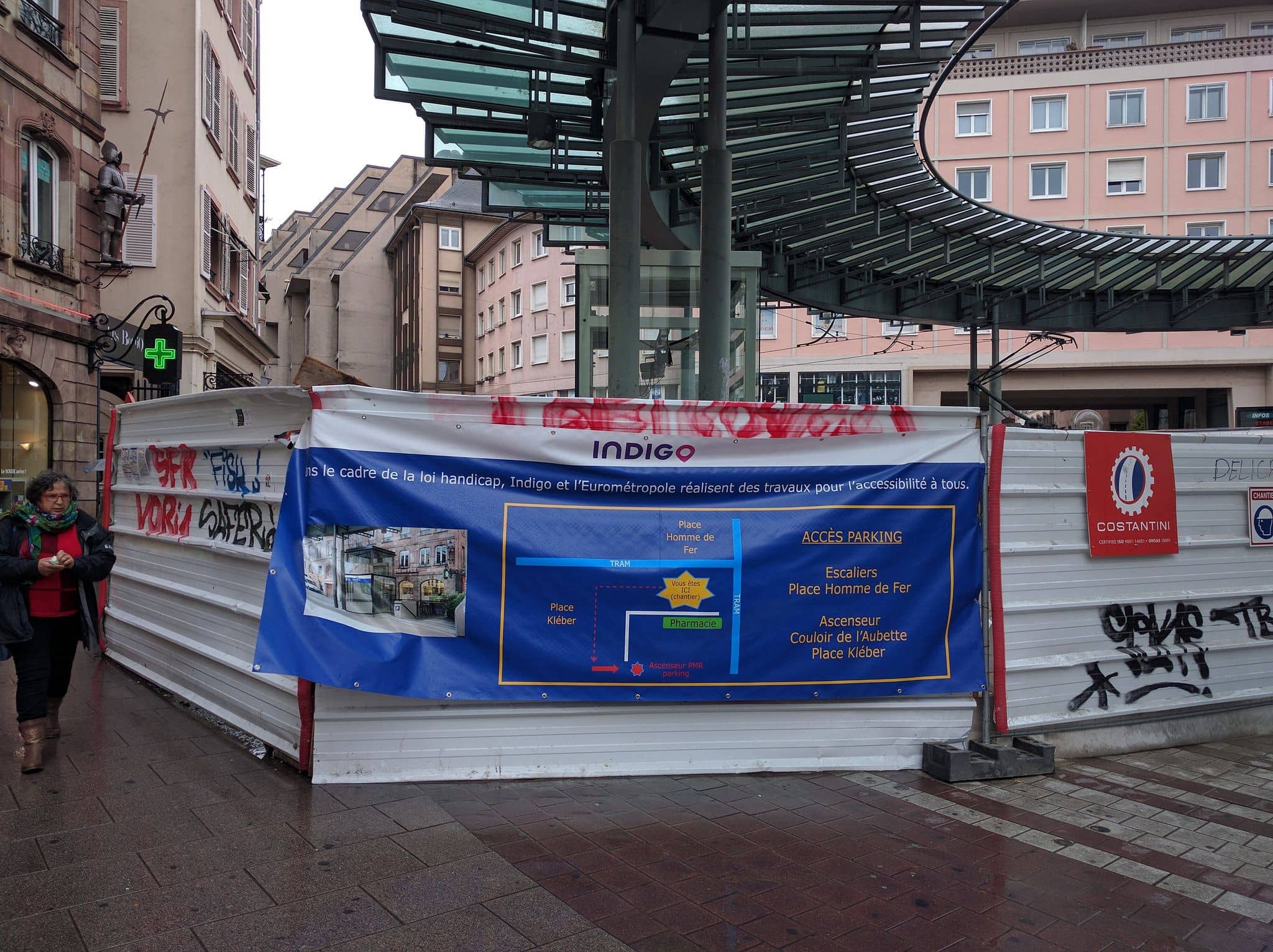 L'accès au parking de la place Kléber a été rendu plus aisé aux personnes à mobilité réduite. (Photo PF / Rue89 Strasbourg / cc)