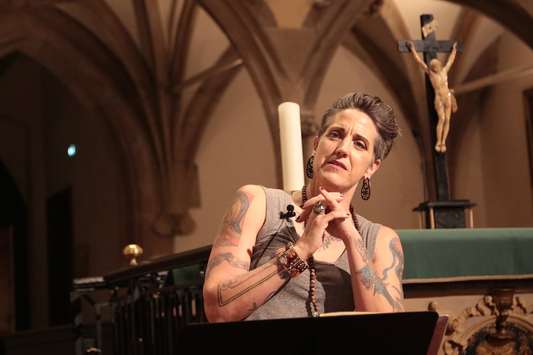 Nadia Bolz-Weber à la paroisse Saint-Guillaume (photo LL / Rue89 Strasbourg)