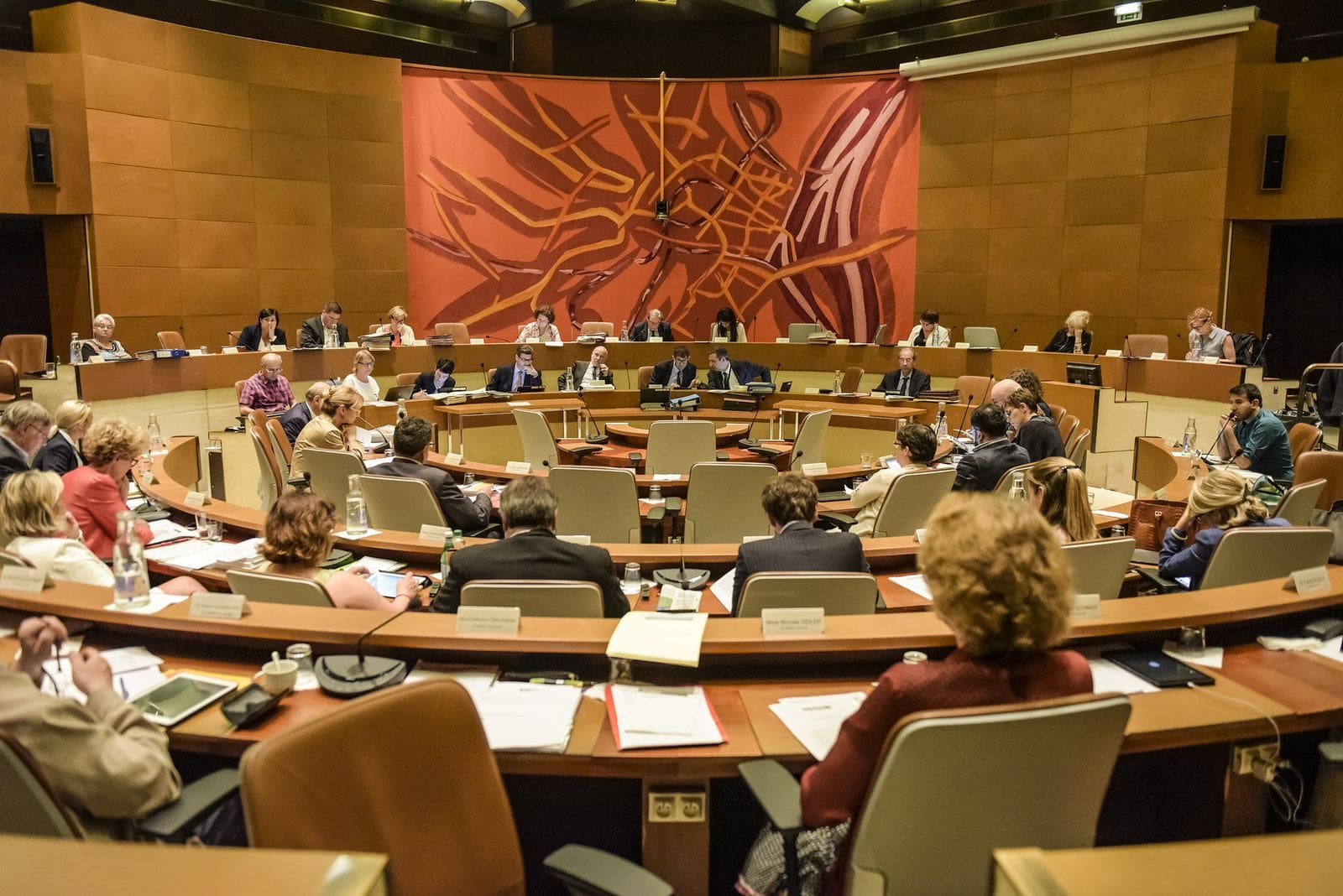 Au conseil municipal de Strasbourg, petite vitesse pour l’exécutif, gros dossiers pour l’opposition