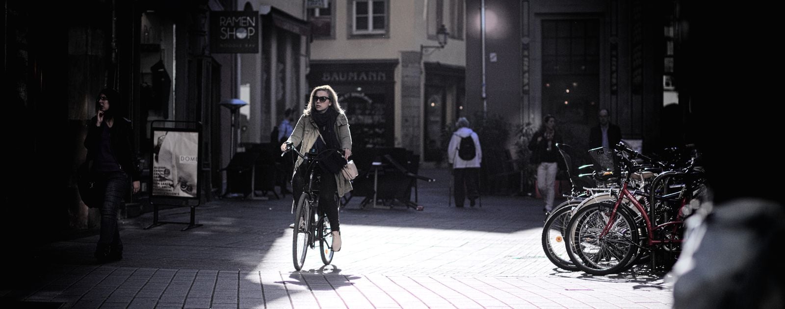 Au centre-ville, la cohabitation est parfois mal aisée... (Photo Gwenaël Piaser / FlickR / cc)