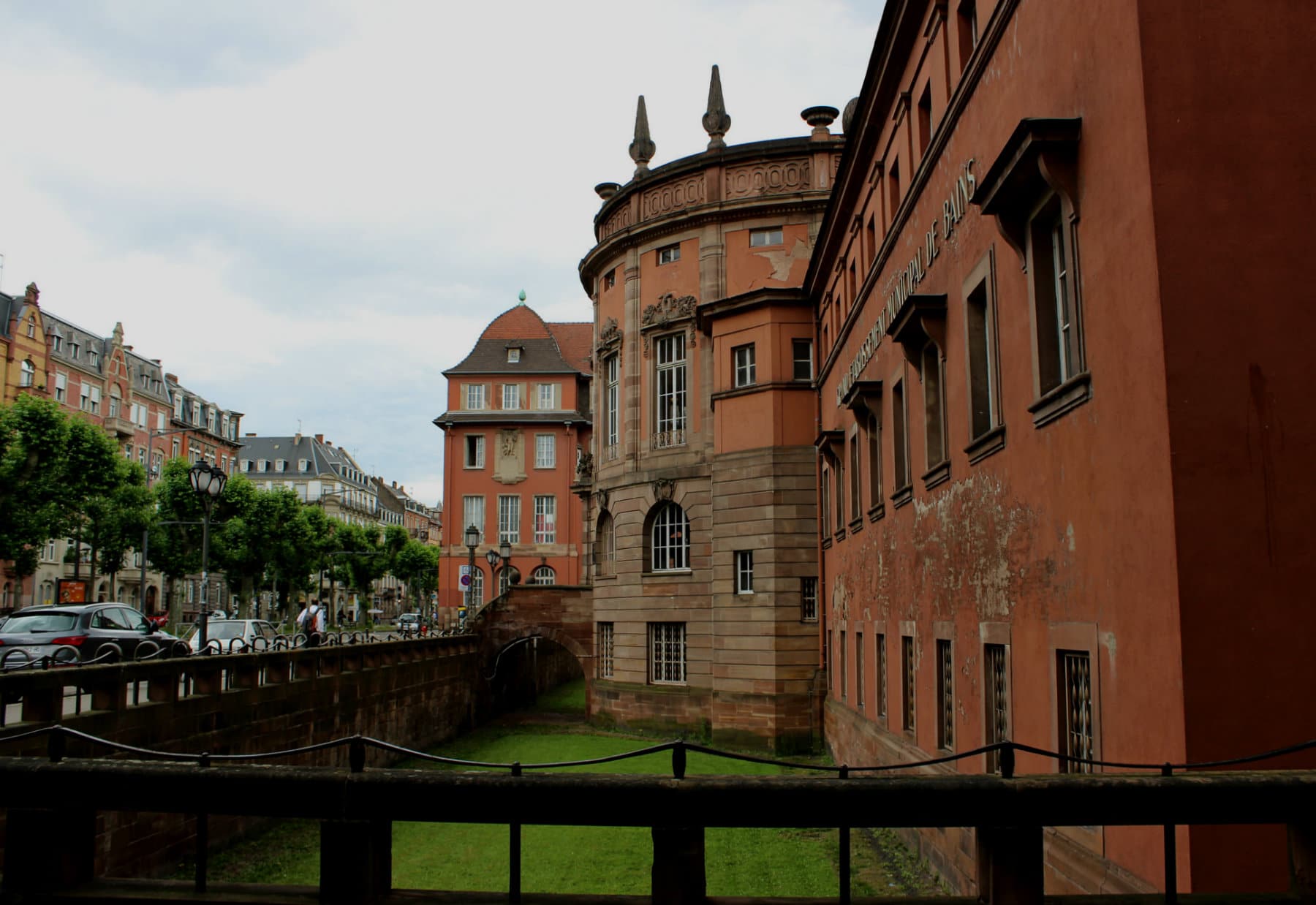 Les Bains municipaux, l’un des fleurons de la Neustadt : patrimoine en danger !