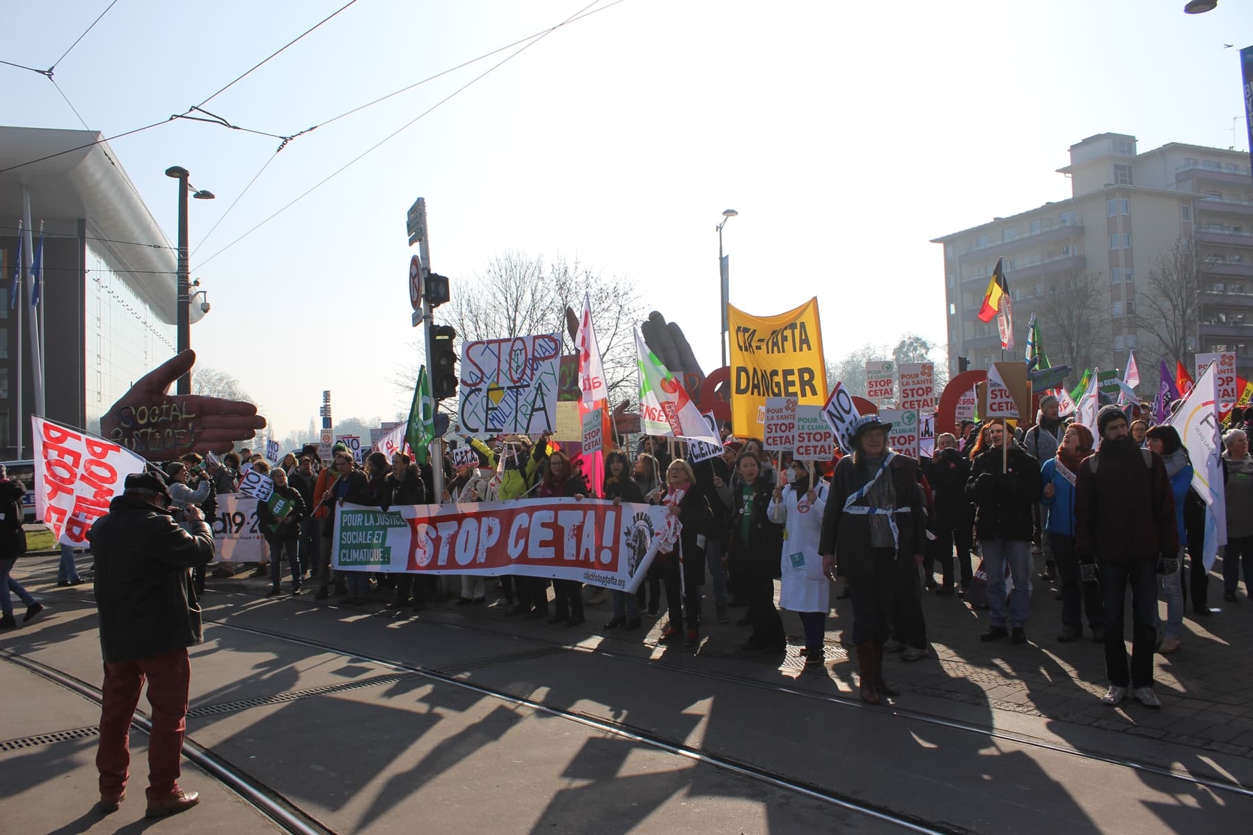 Strasbourg a soutenu les manifestants contre le CETA en leur laissant deux gymnases
