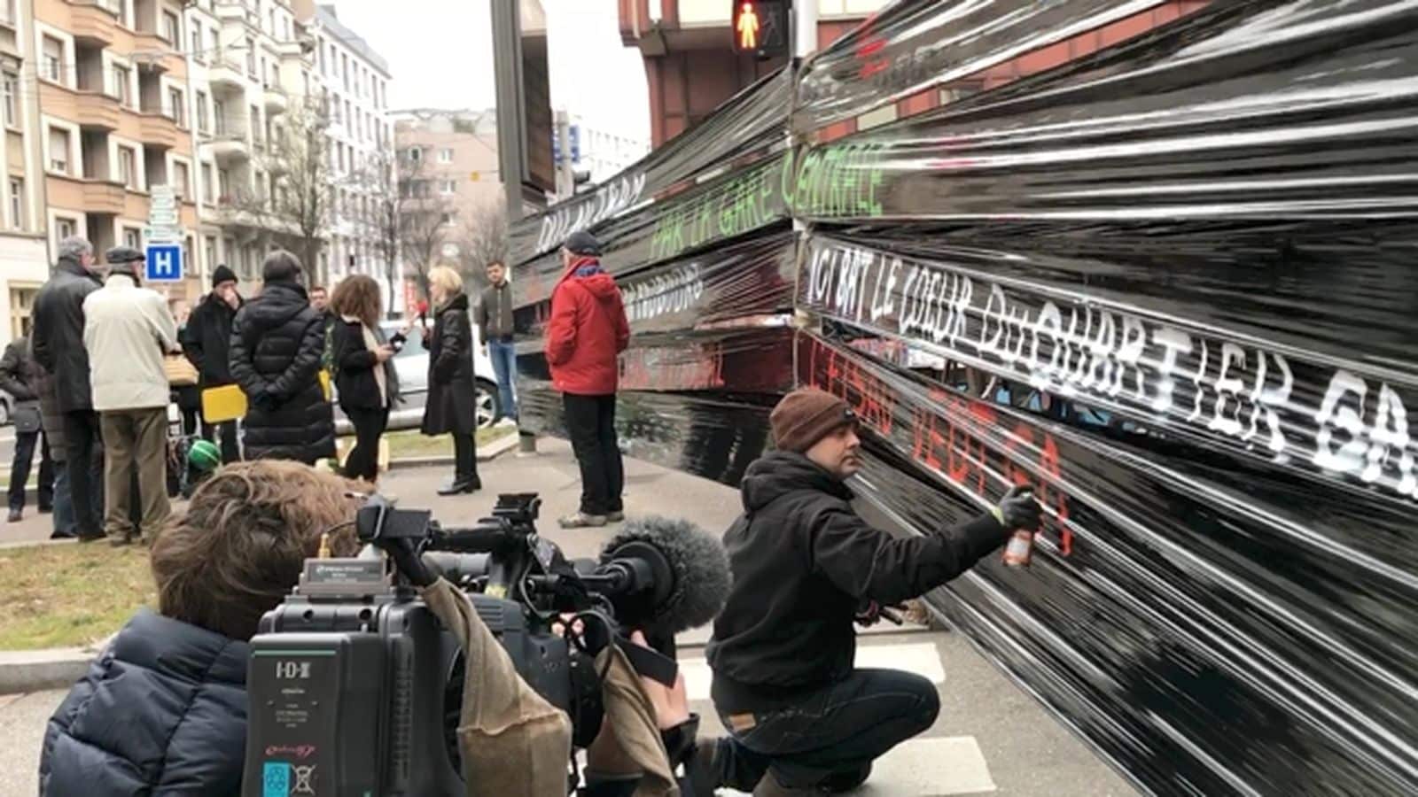 La circulation du tramway a été brièvement interrompue rue du Faubourg-National (Photo EJ / Rue89 Strasbourg)