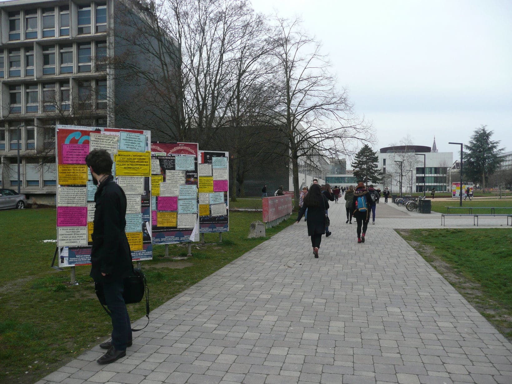 L'administration découvrira en même temps que tout le monde cet affichage "libre". (Photo DL/Rue 89 Strasbourg/cc)