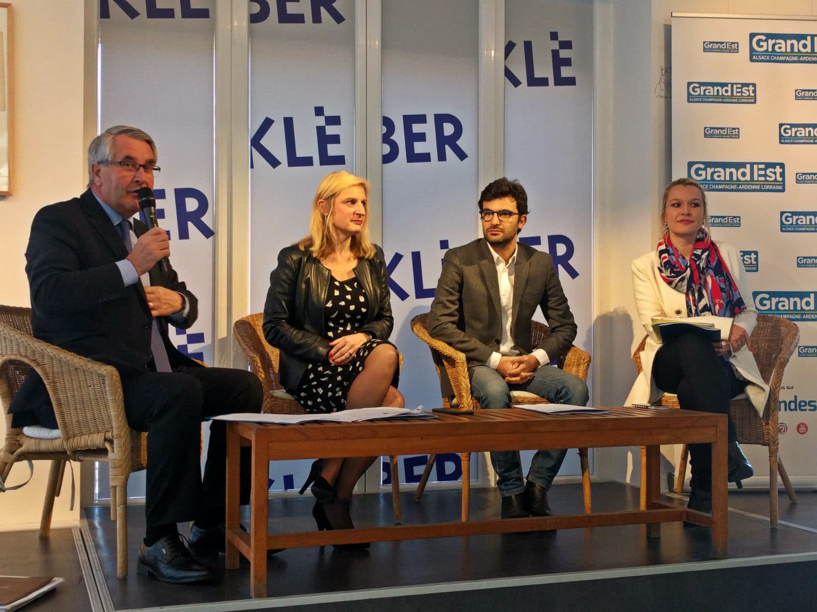 Philippe Richert, Valérie Debord, Bobby Demri et Elsa Schalck, mardi à la librairie Kléber à Strasbourg pour présenter Imagin'est (Photo PF / Rue89 Strasbourg / cc)