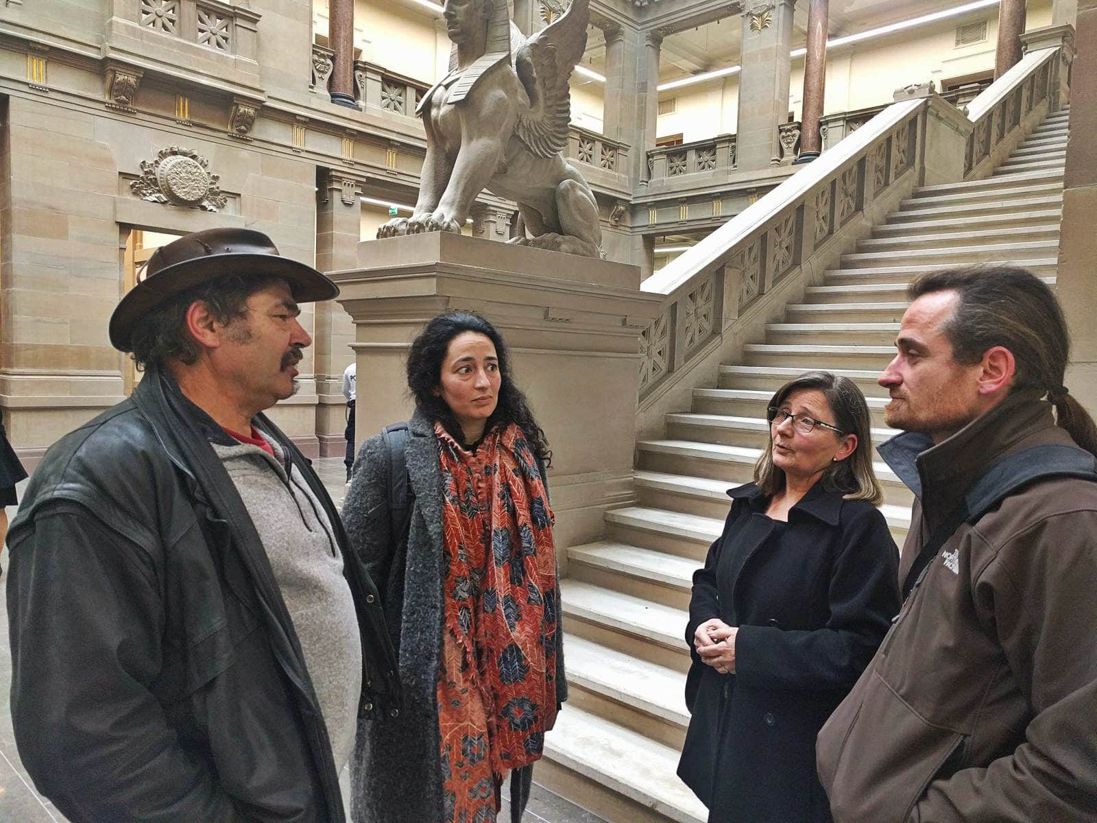 Imène (au centre) et Franck Julich (à droite) doivent répondre de commentaires injurieux publiés sur leur page Facebook (Photo PF / Rue89 Strasbourg / cc)