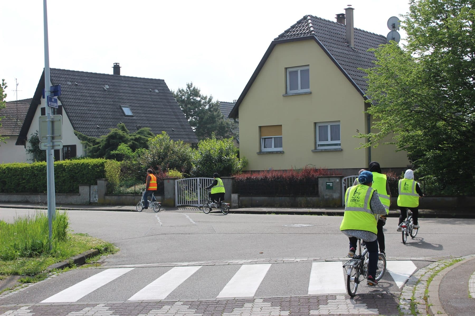 En balade dans le Neuhof, avec les cyclistes hésitants de la « vélo-école »