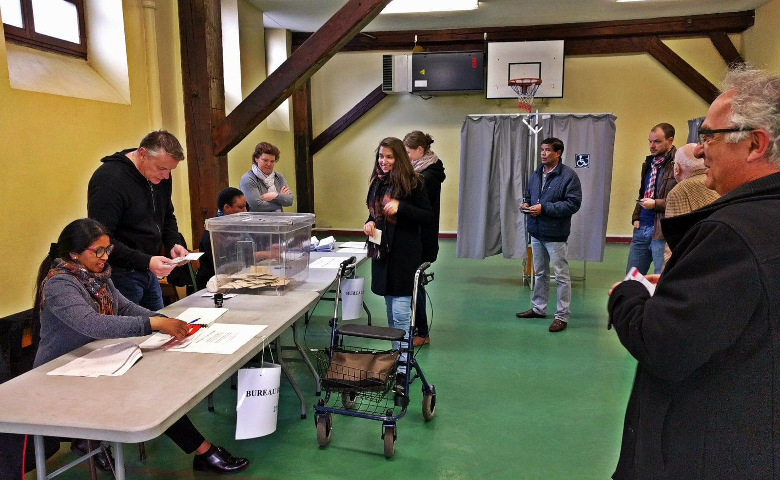 De nombreux électeurs n'ont découvert que devant le bureau de vote qu'ils n'étaient plus sur les listes électorales (Photo PF / Rue89 Strasbourg / cc)