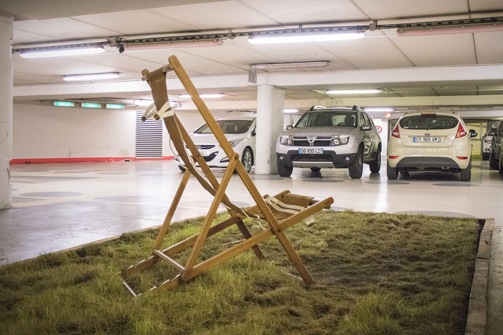 Au parking de la Petite-France, entre deux voitures, tout à coup une oeuvre d’art