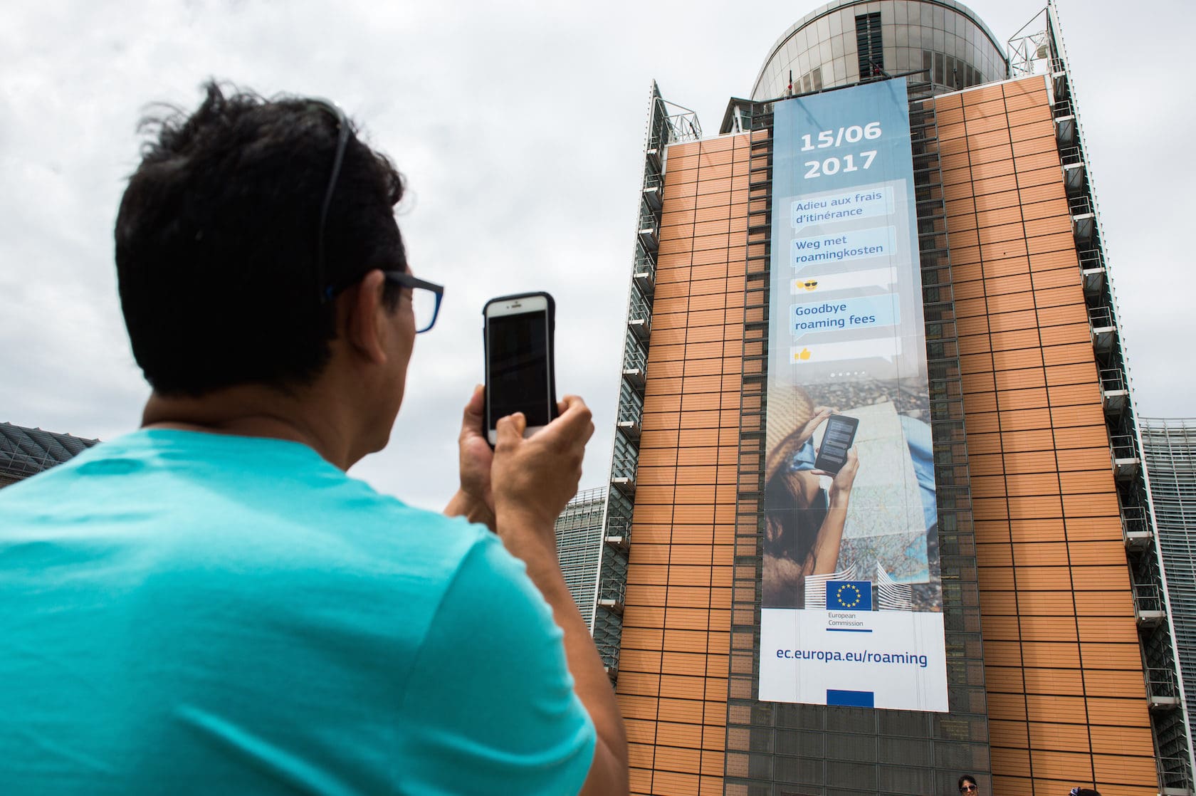 La Commission européenne à Bruxelles s'est parée d'une bannière annonçant la fin du roaming dans l'UE. (Photo Mauro Bottaro / EC Audiovisual Service / cc)
