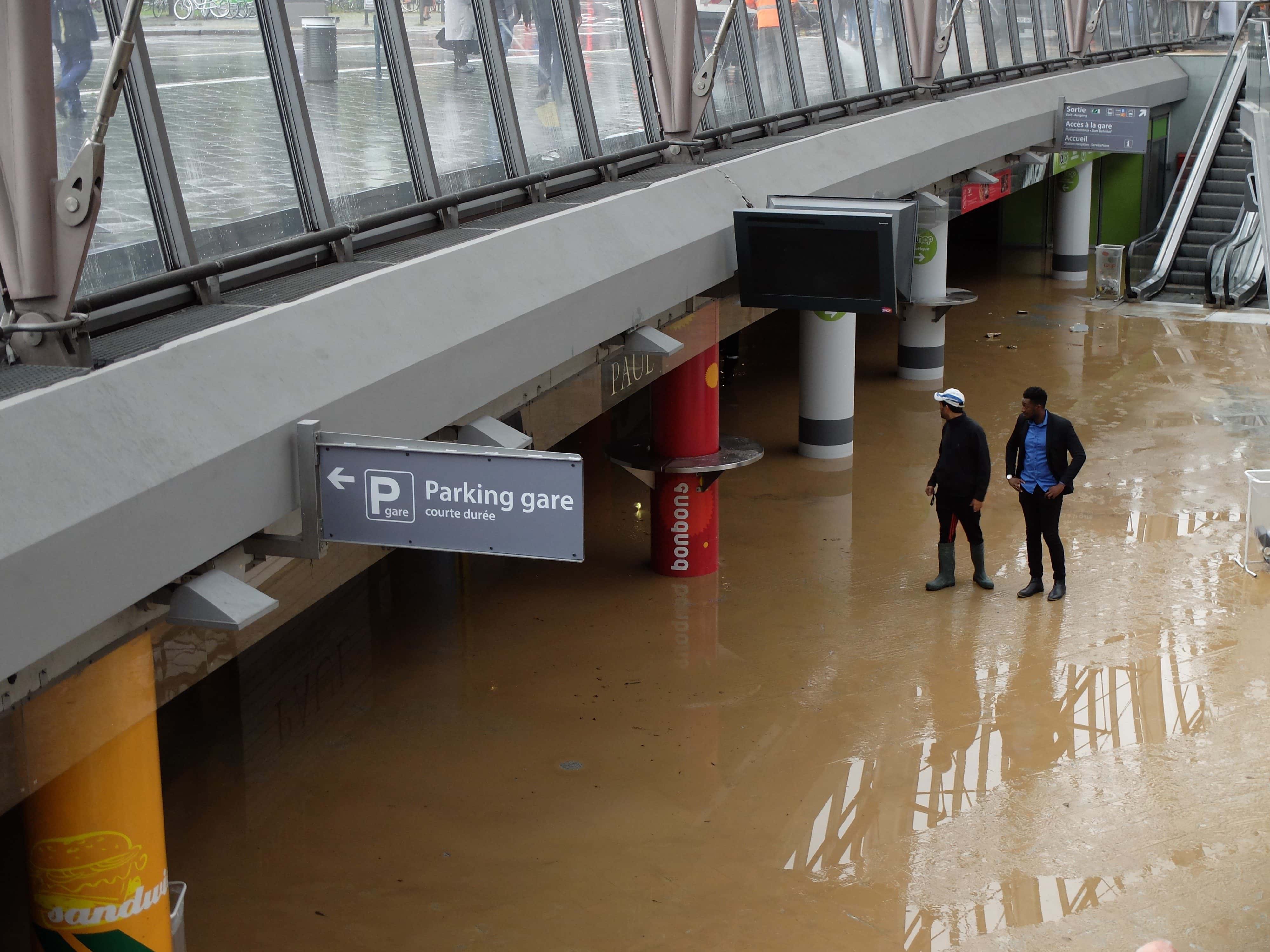 La gare de Strasbourg se réveille sous les eaux