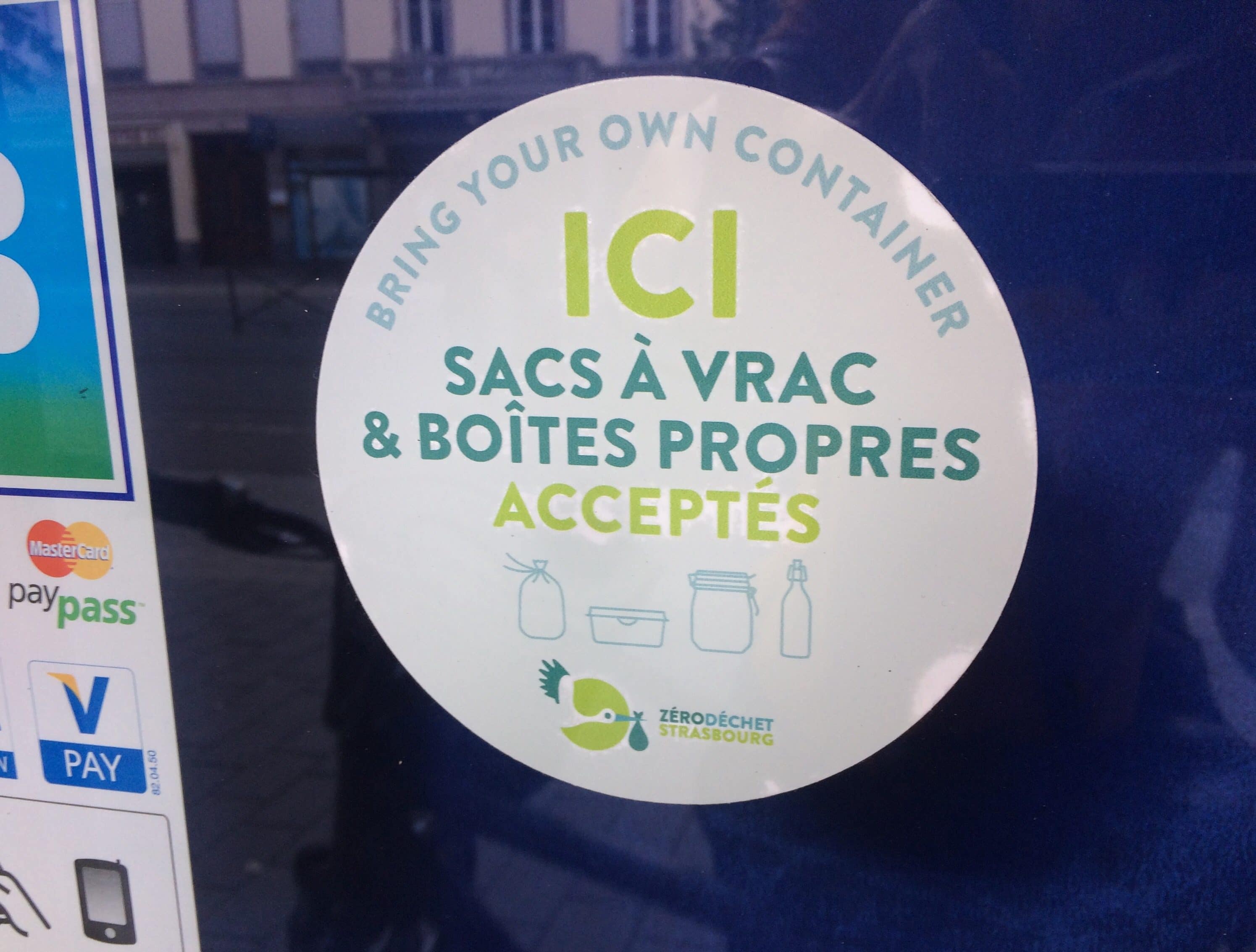 Plus de 60 commerces à Strasbourg arborent des stickers « zéro déchet » sur leurs vitrines