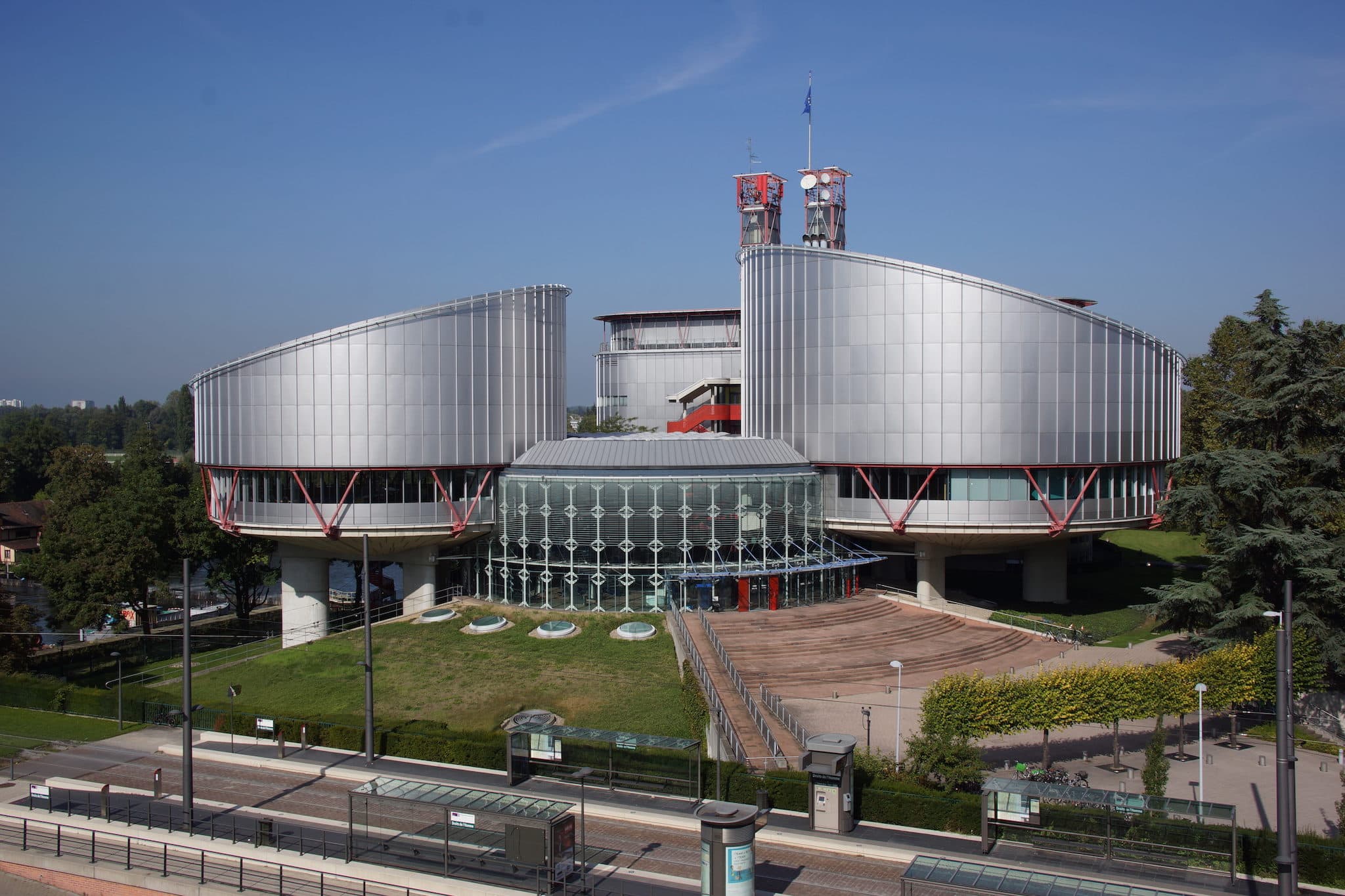 Comment sont traitées les 1 000 requêtes par jour à la Cour européenne des  droits de l'Homme