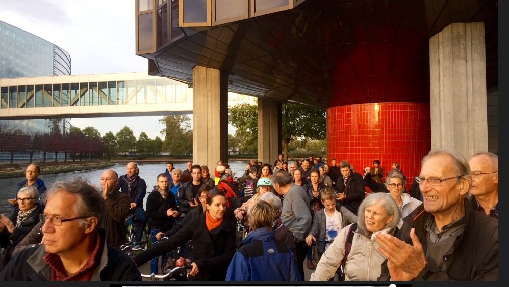 Deuxième manifestation contre la fermeture des berges du Parlement européen