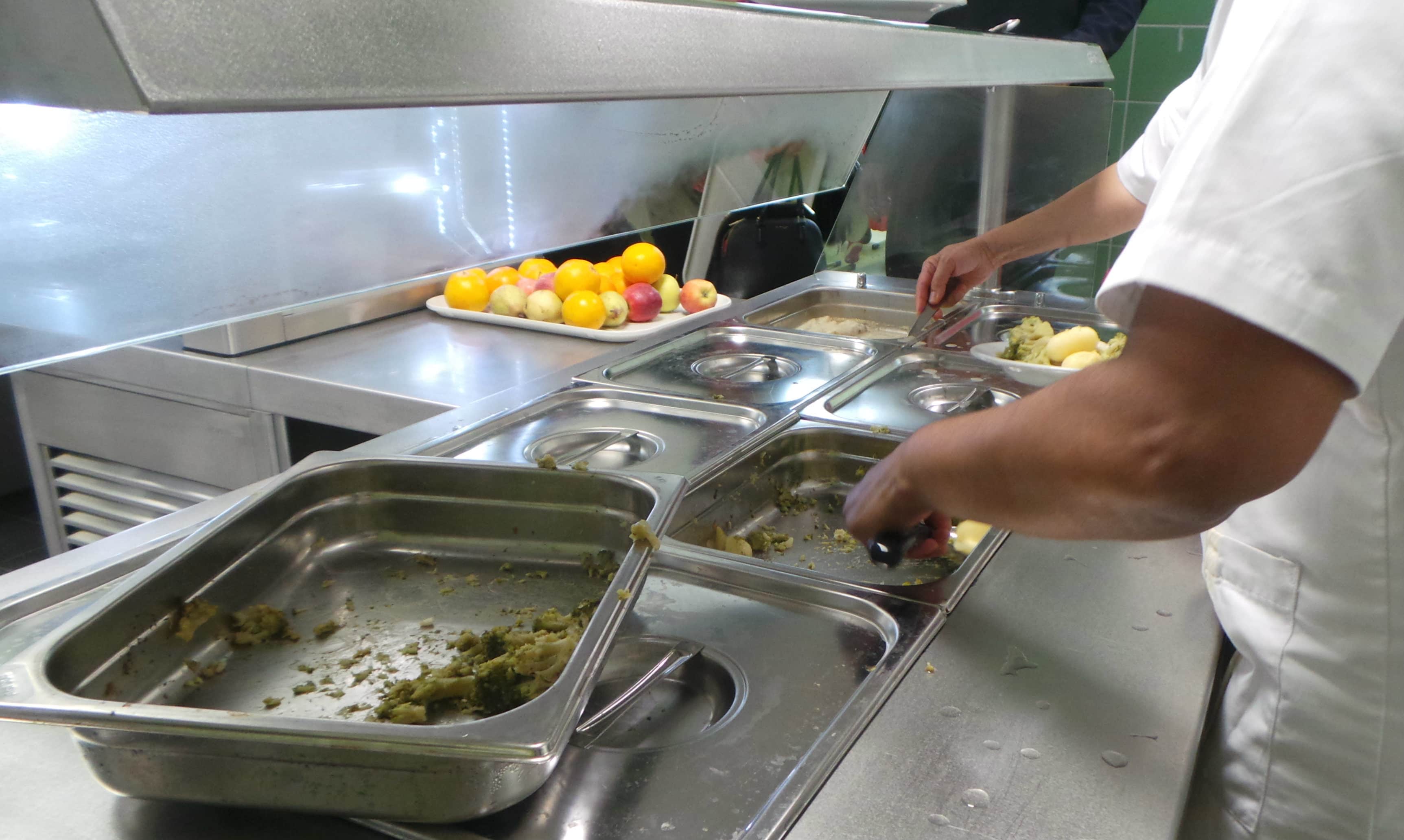 e passage aux barquettes en inox a changer la manière de travailler des équipes de restauration à l'école Louvois. (Photo CM / Rue89 Strasbourg / cc)