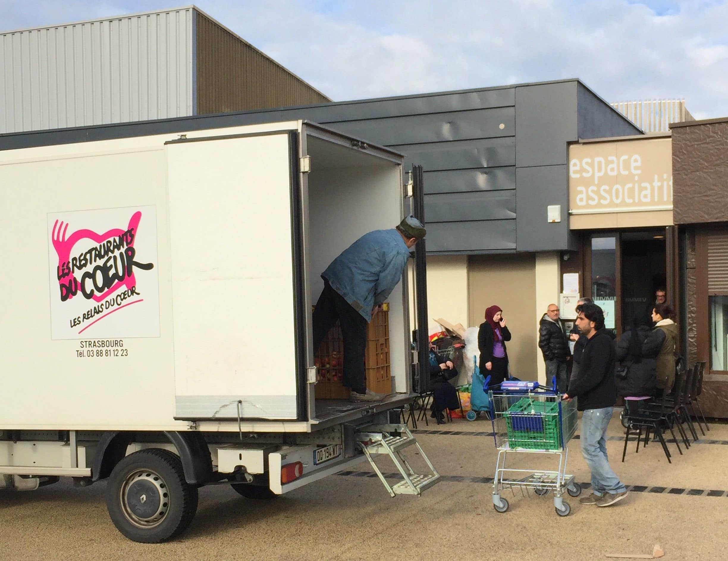 La distribution des Restos du coeur à Hautepierre (Photo EB / Rue89 Strasbourg)