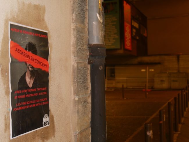 Ce mercredi 7 mars, Bertrand Cantat et ses spectateurs seront accueillis par des messages sans équivoque (Photo GK / Rue 89 Strasbourg/ cc)