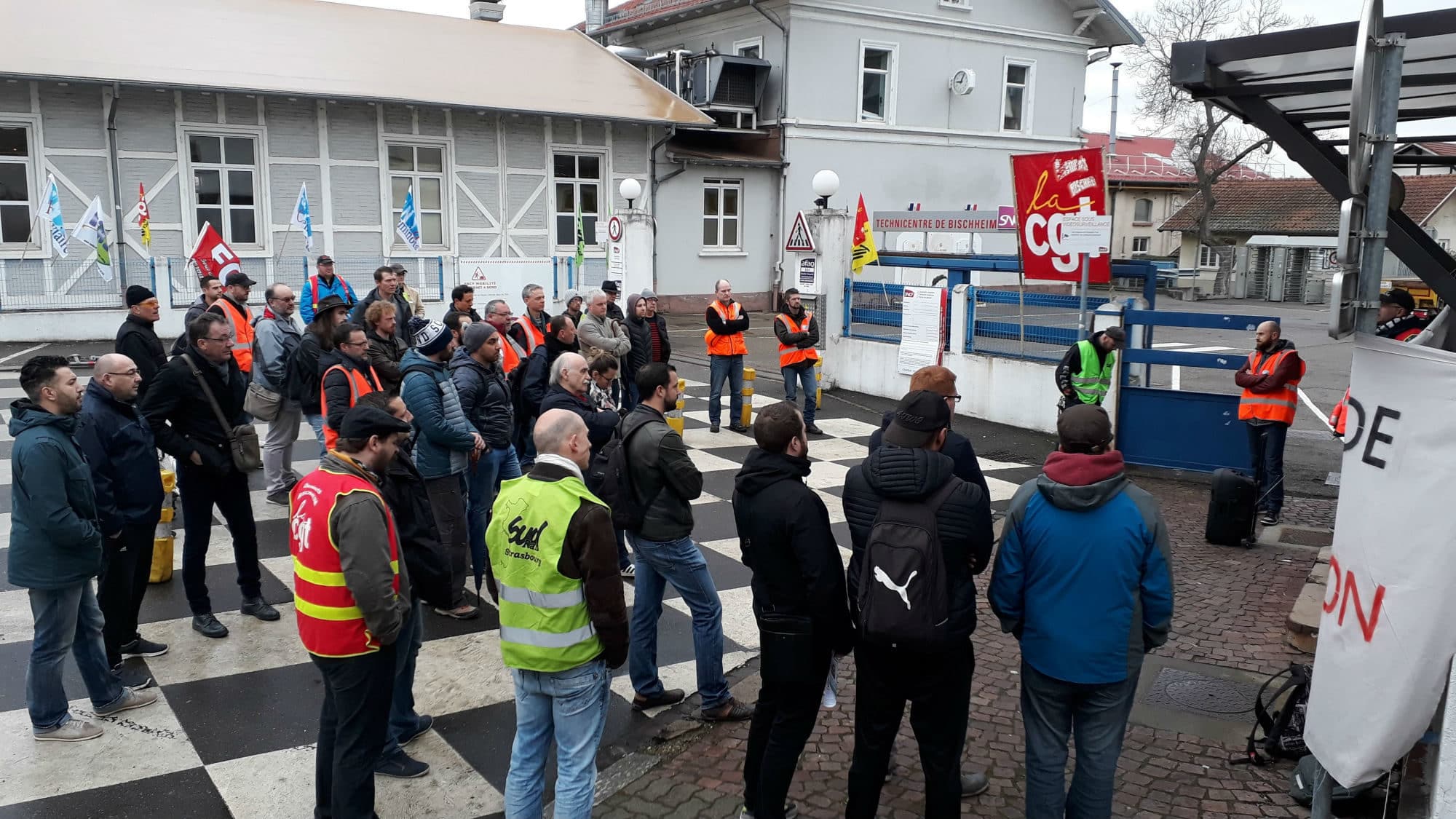 Aux ateliers SNCF, quand des cheminots parlent de leurs « privilèges »