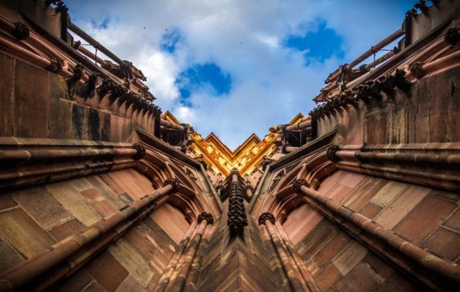 La cathédrale, un drôle de lieu pour une confrontation... (Photo Abdesslam Mirdass / FlickR / cc)